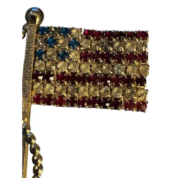 Vintage Rhinestone American Flag Brooch Patriotic USA Pin Costume Jewelry 4th - Picture 3 of 10
